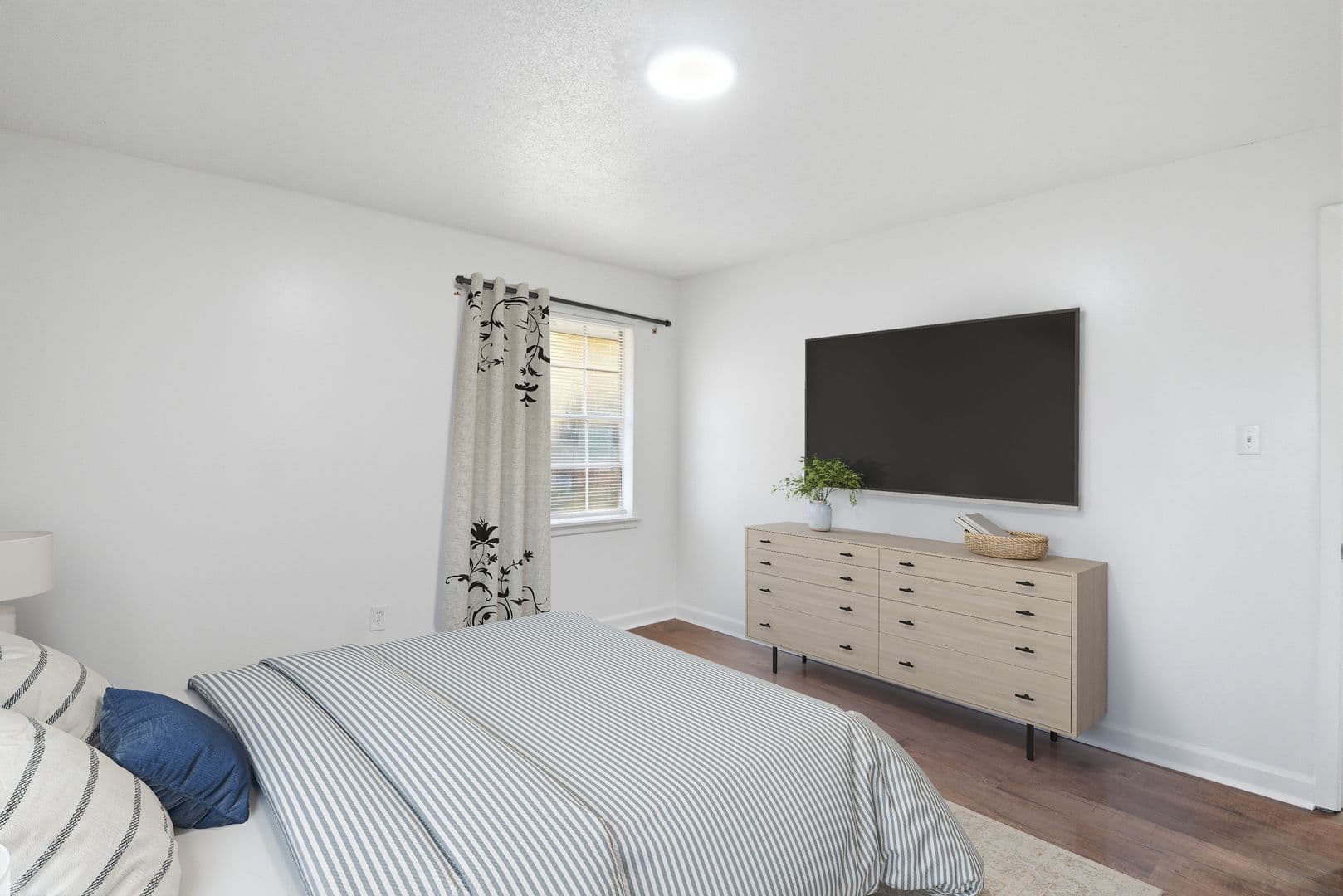 Jackson Apartment: 5255 Manhattan Road