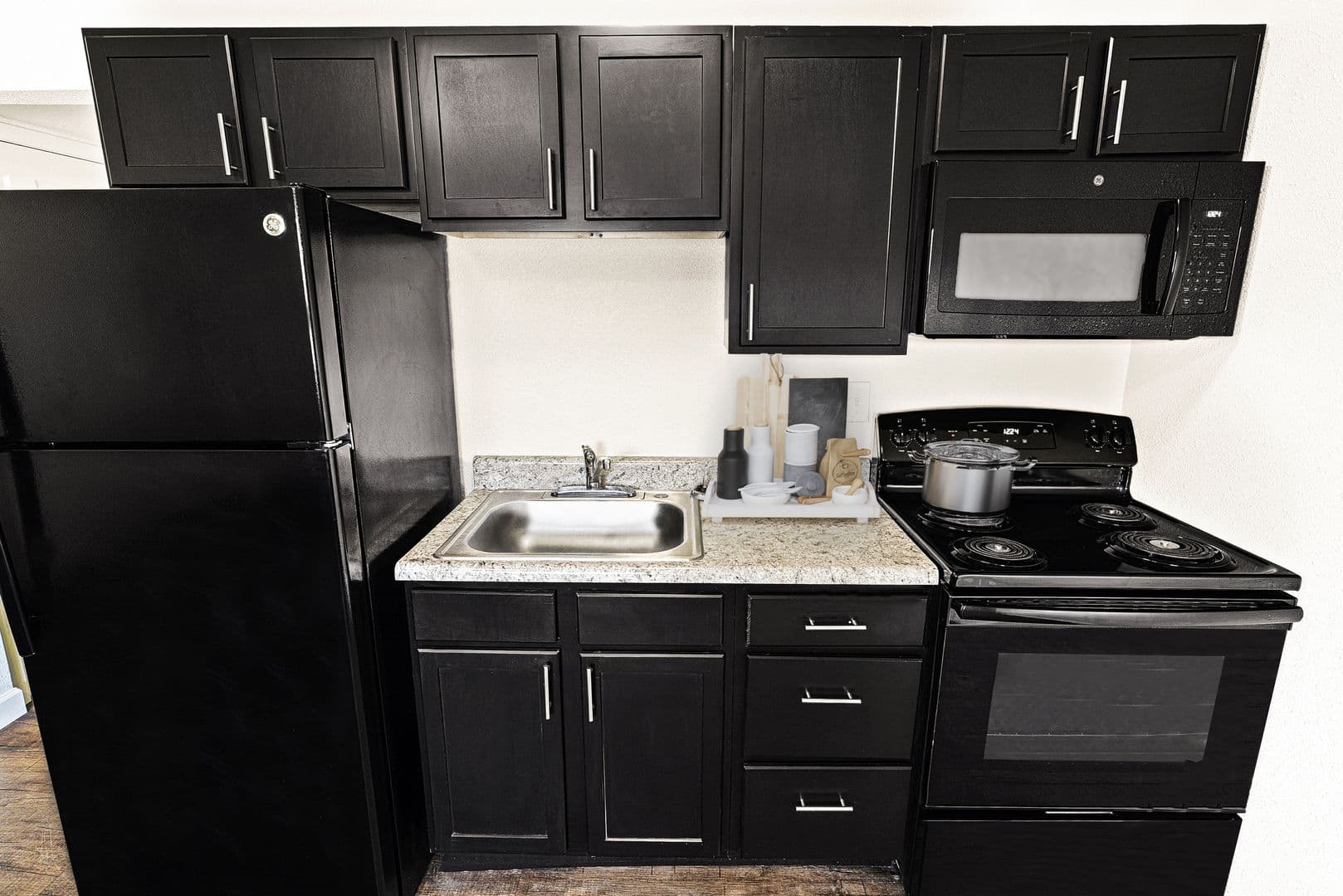 Wood River Apartment: 543 Charles Ave