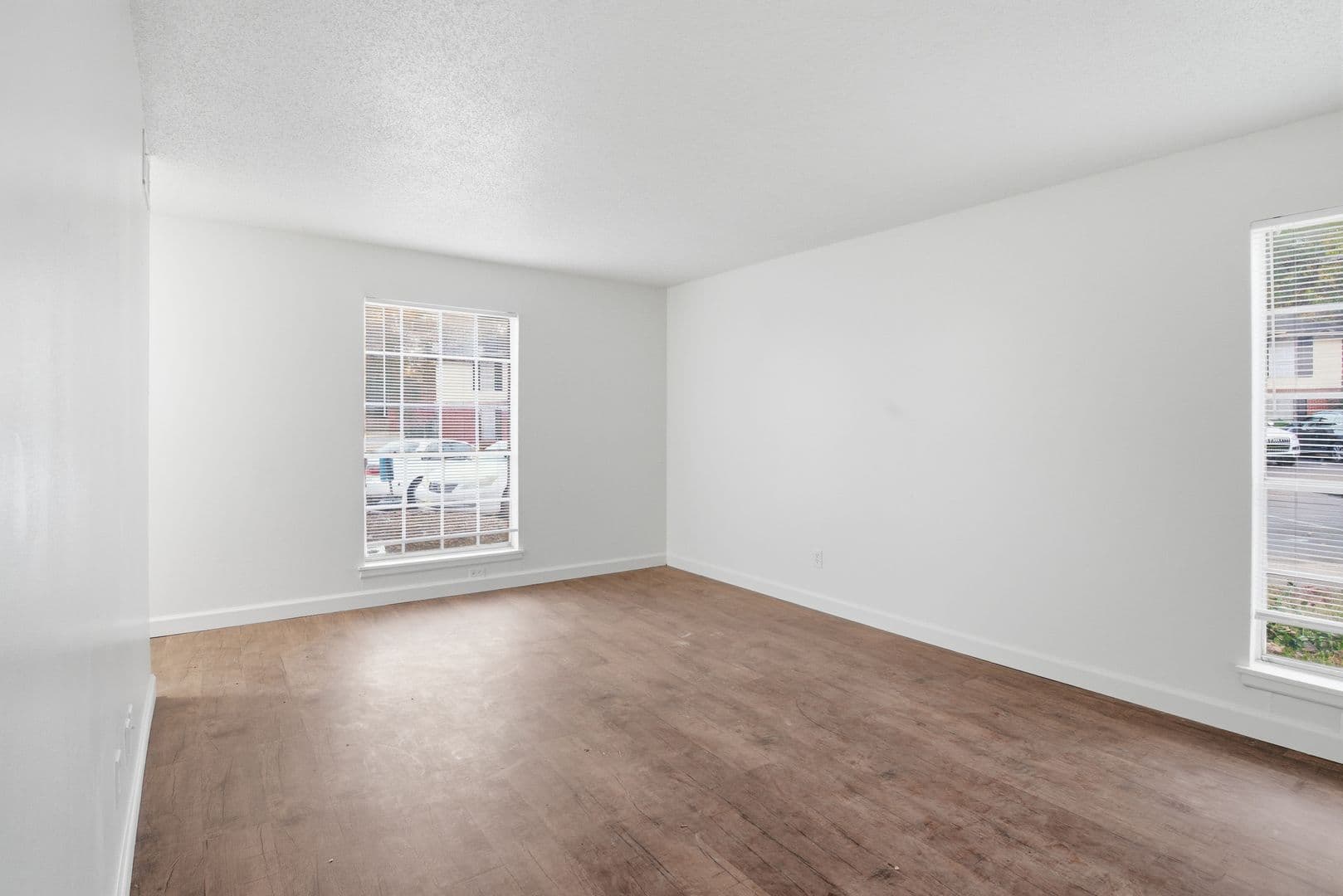 Jackson Apartment: 5255 Manhattan Road