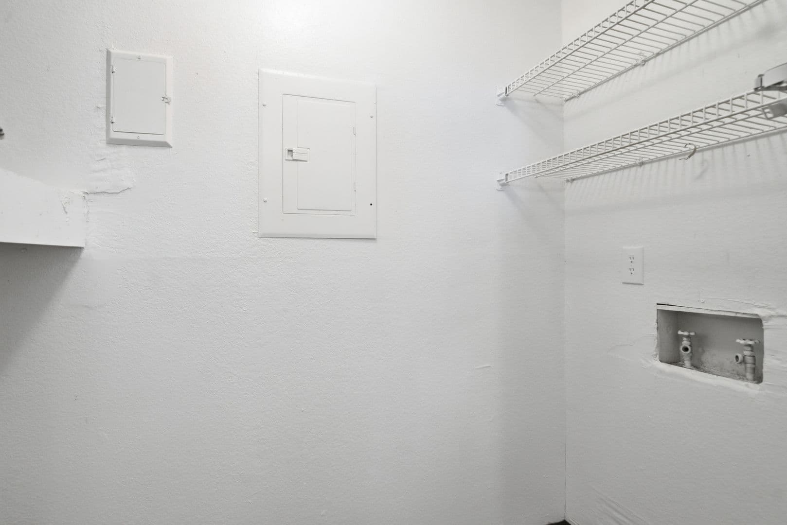 Jackson Apartment: 4901 Mc Willie Circle