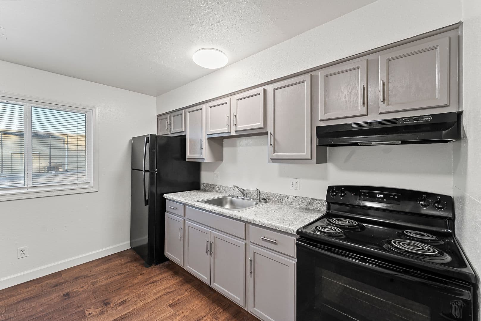 Wood River Apartment: 543 Charles Ave