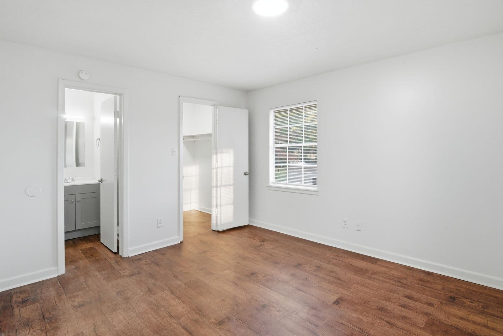 Jackson Apartment: 5255 Manhattan Road