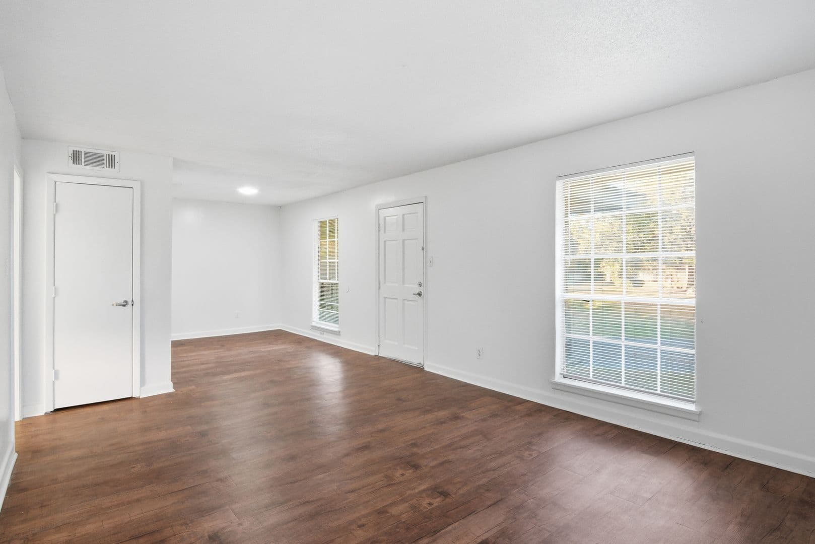 Jackson Apartment: 5255 Manhattan Road