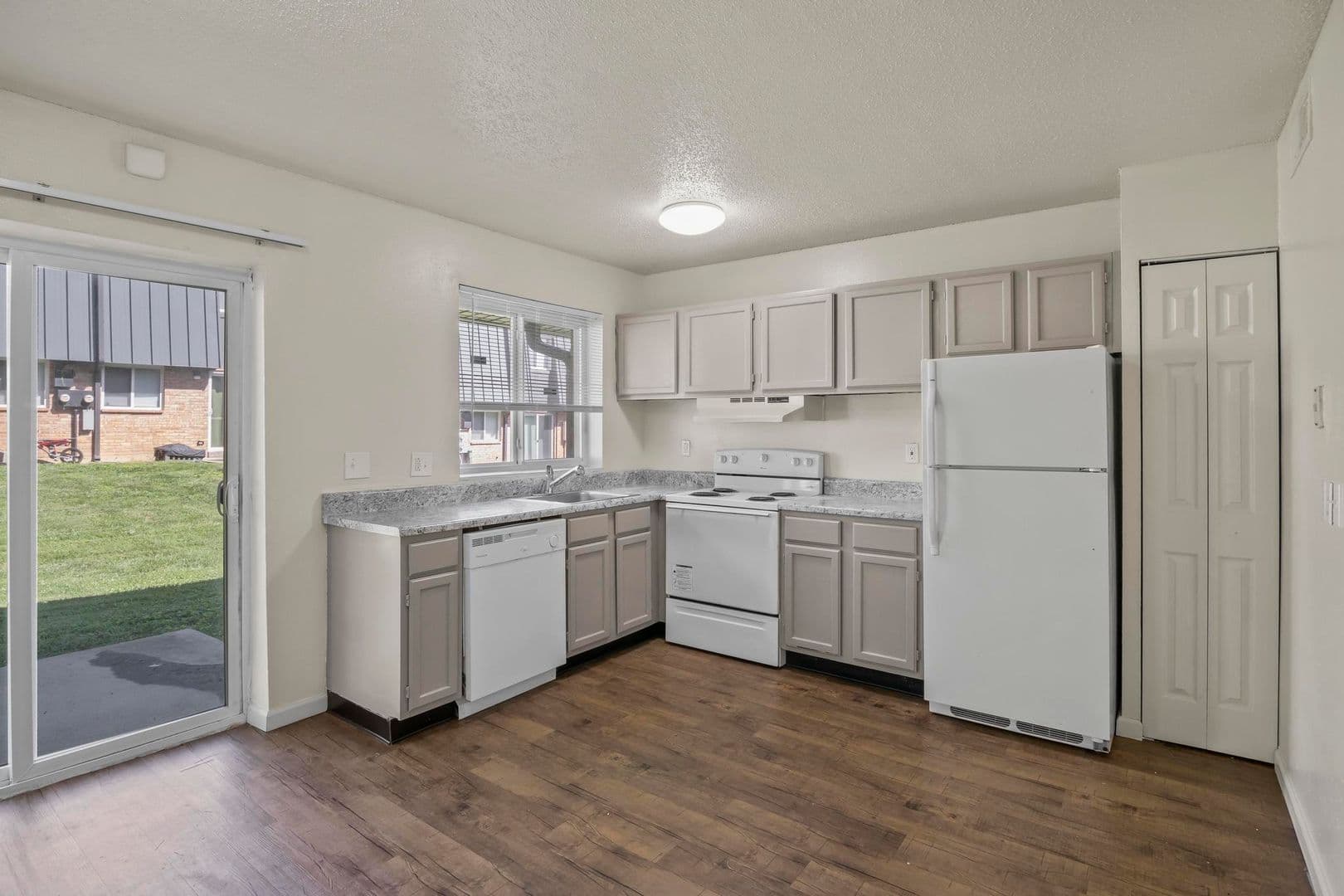 St Ann Apartment: 11120 Graben Dr, Apt D