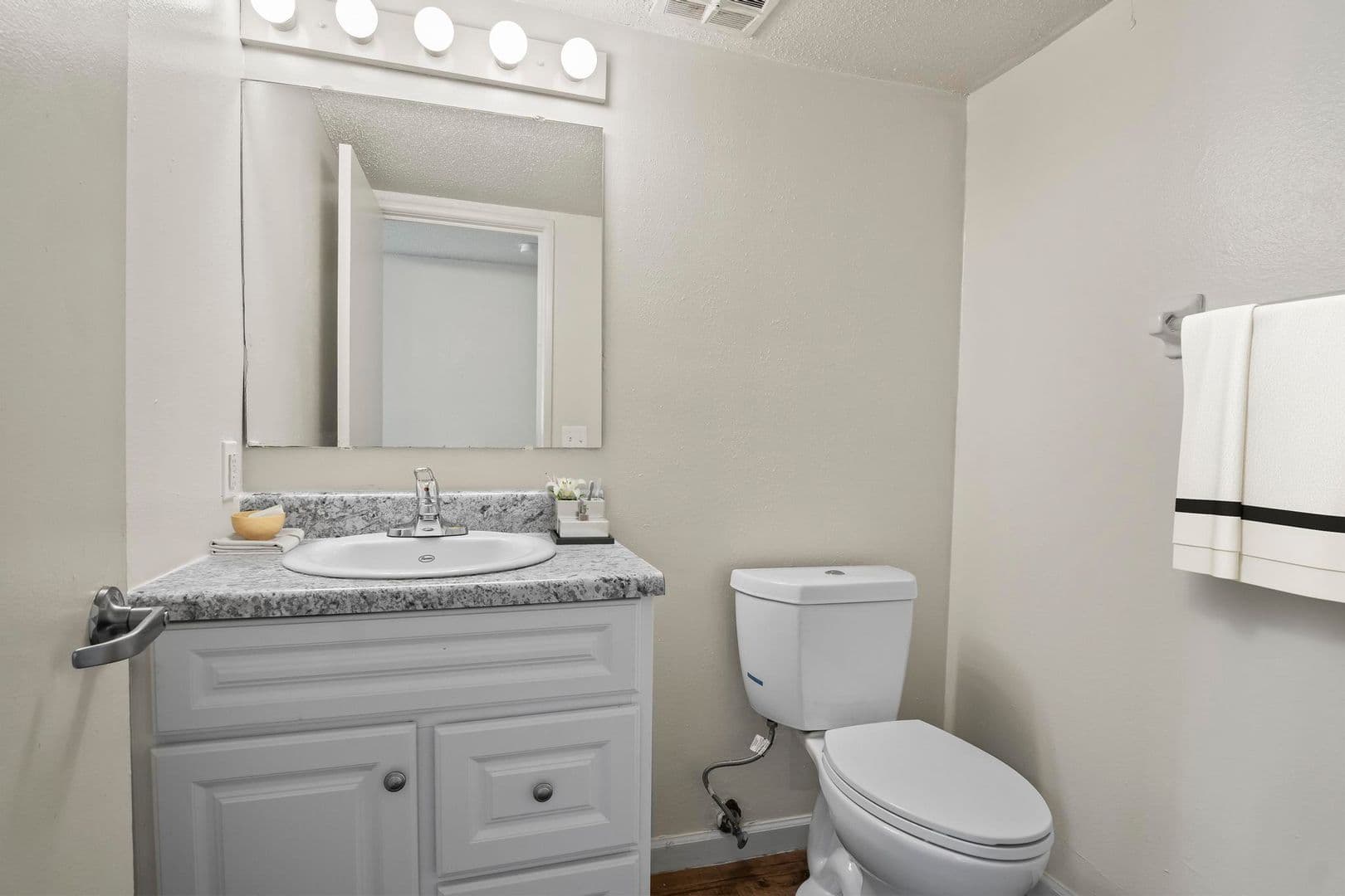 St Ann Apartment: 11120 Graben Dr, Apt D