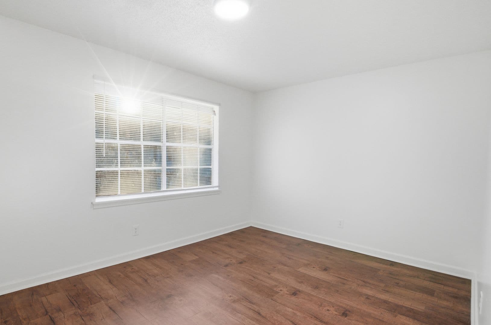 Jackson Apartment: 5255 Manhattan Road