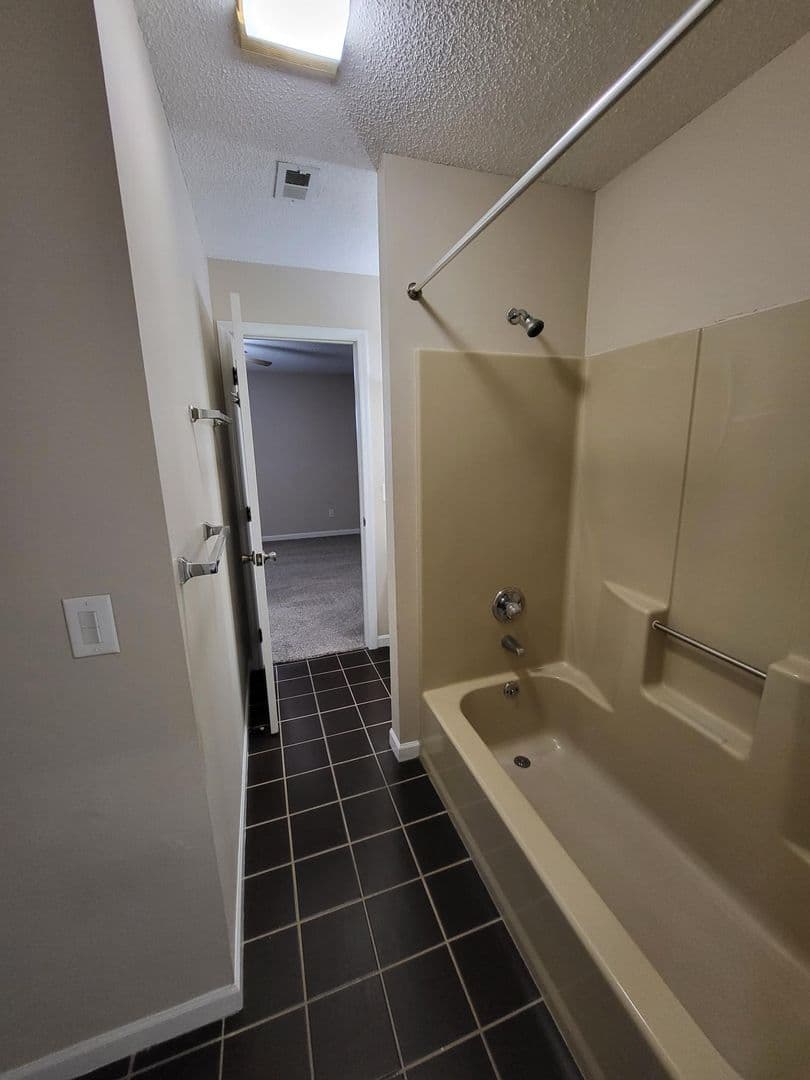 Crossville Apartment: Birchwood Lane