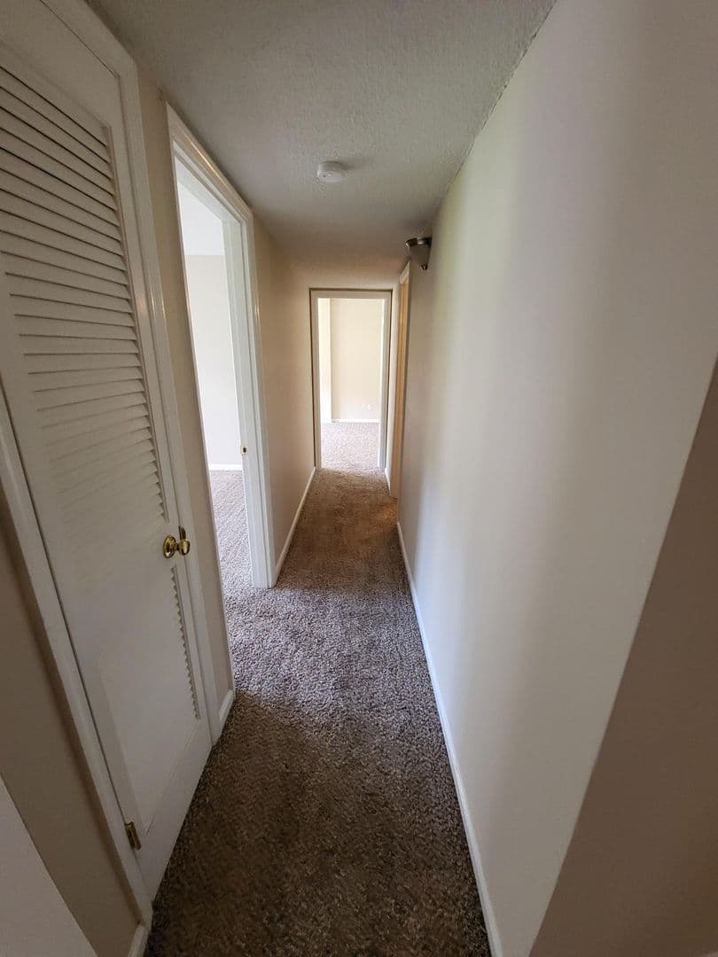Crossville Apartment: Hayes Street