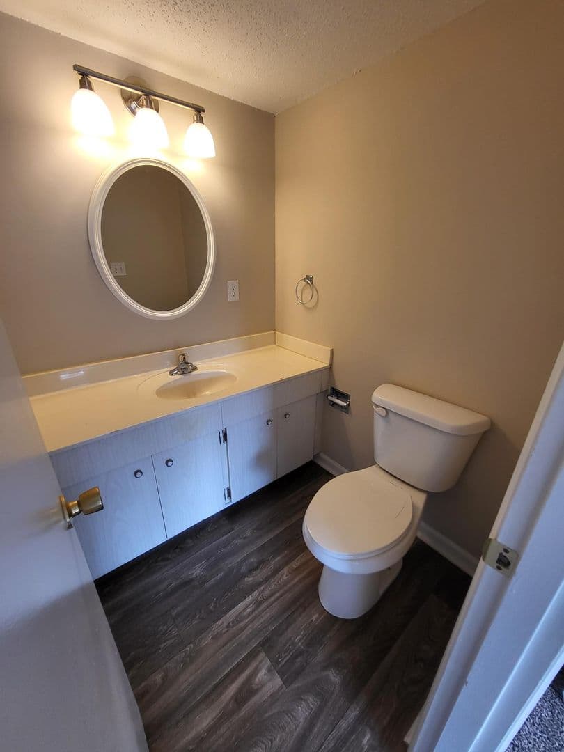 Crossville Apartment: Hayes Street