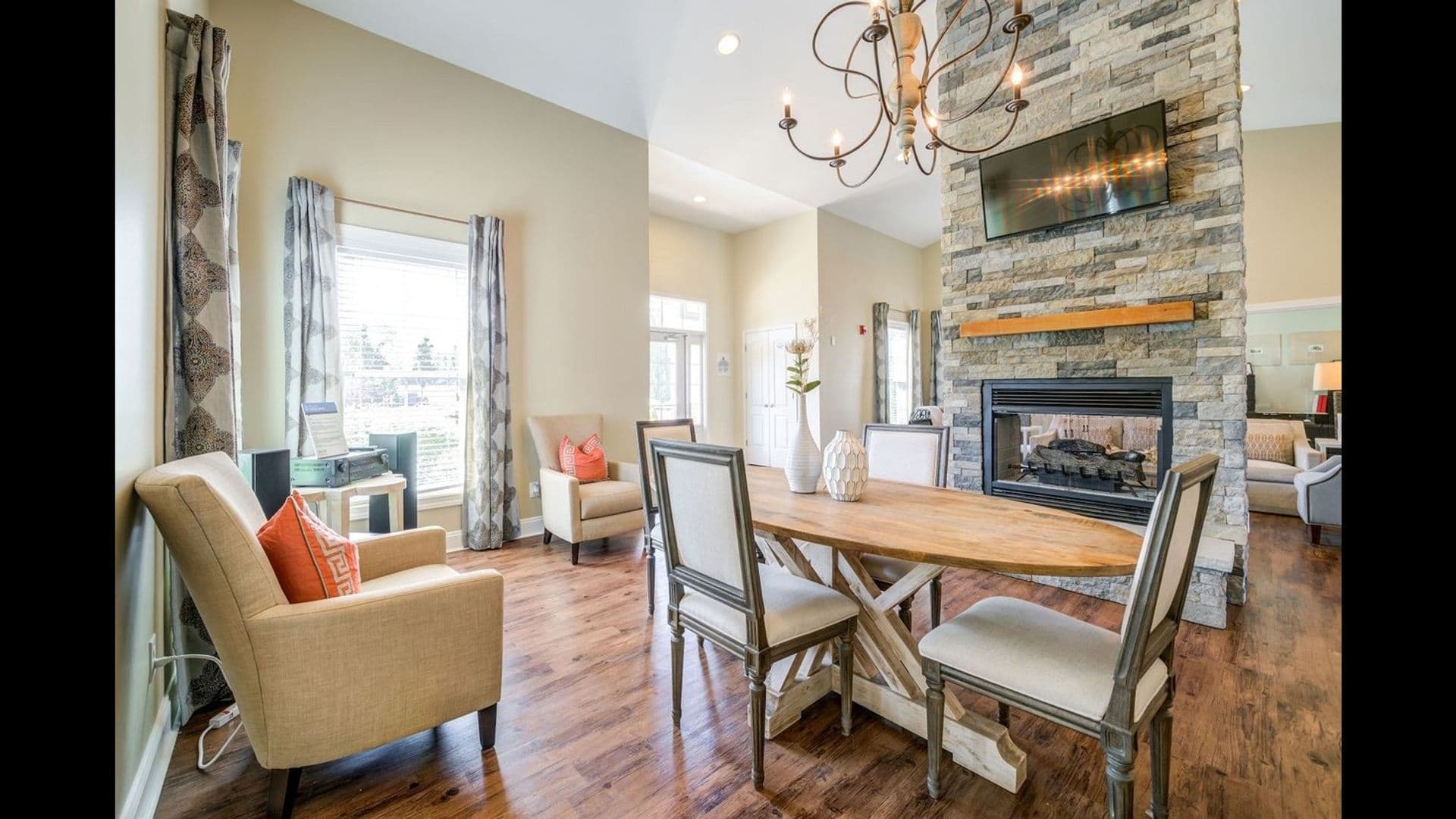 White House Apartment: 126 Madeline Way