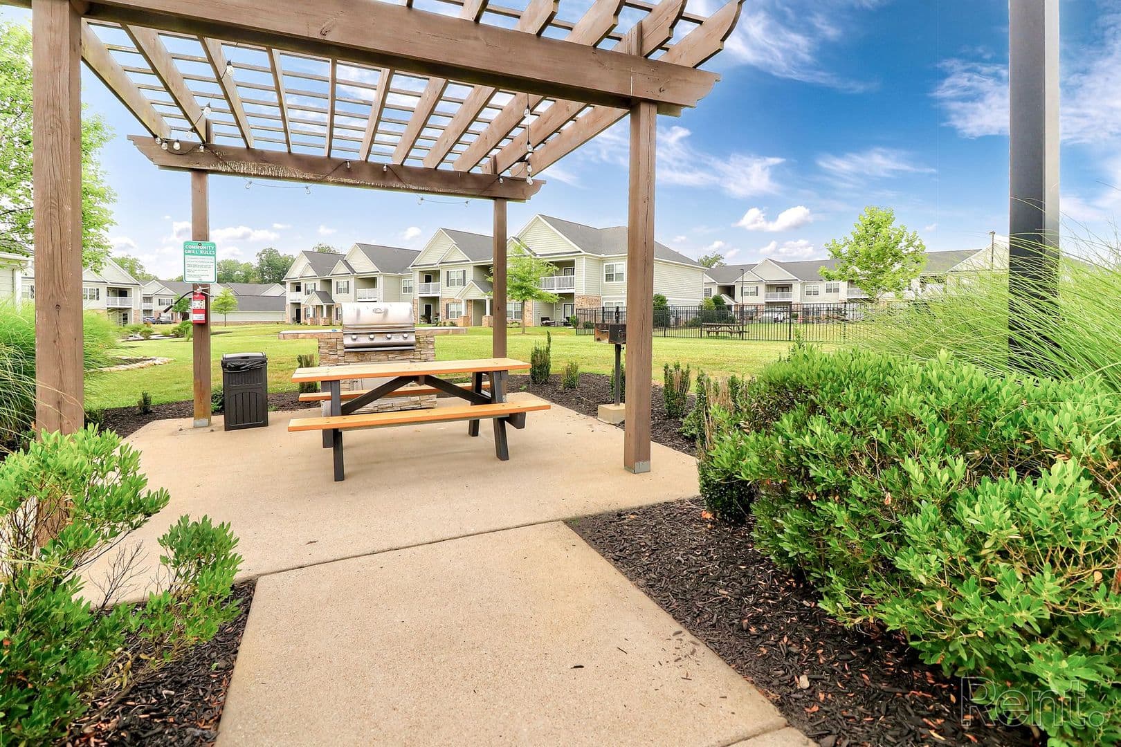 White House Apartment: 126 Madeline Way