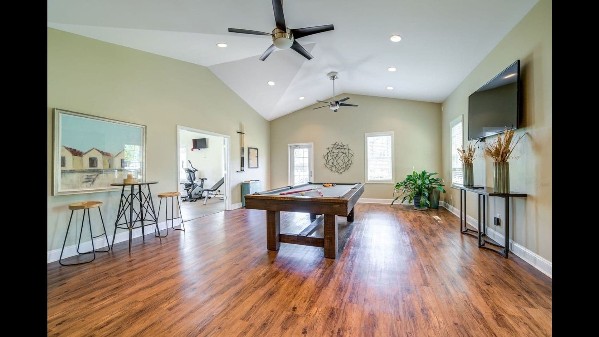 White House Apartment: 126 Madeline Way