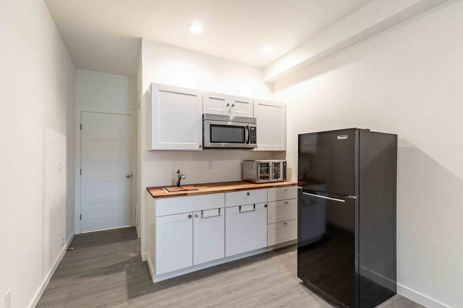 Moscow Apartment: 314 S Asbury St.