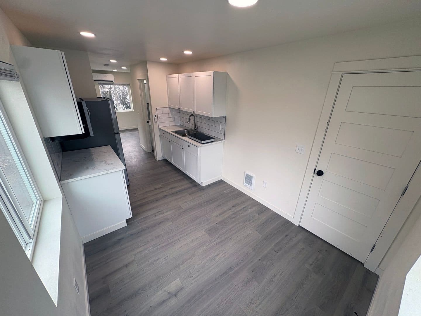 Moscow Apartment: 541 Taylor Avenue