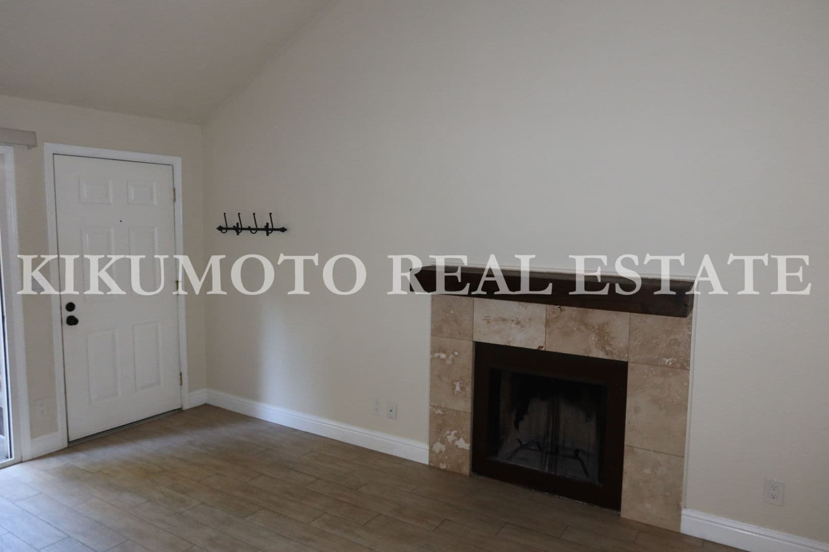 Sacramento House: 6060 Gloria Drive #9