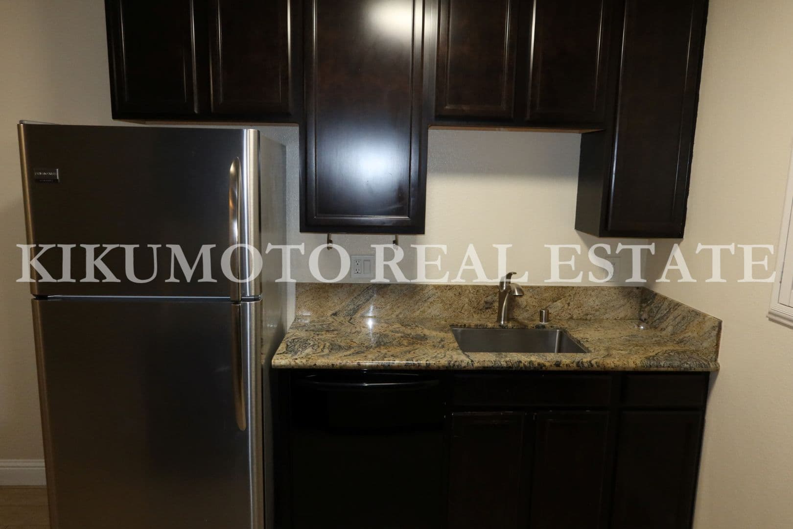 Sacramento House: 6060 Gloria Drive #9
