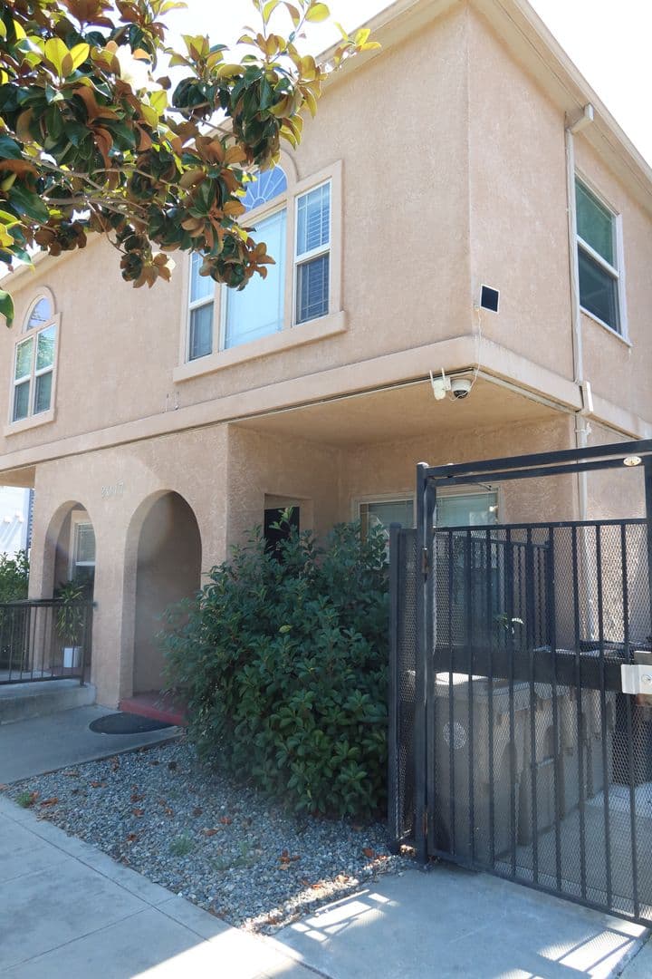 Sacramento Apartment: 2017 30th Street