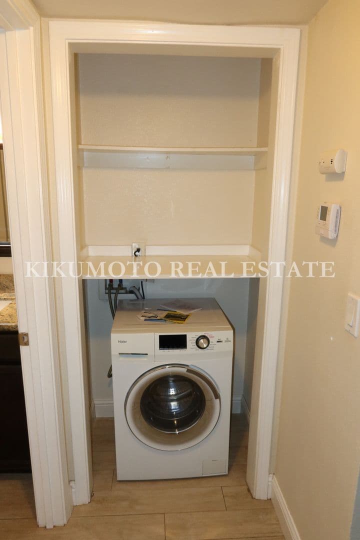 Sacramento House: 6060 Gloria Drive #9