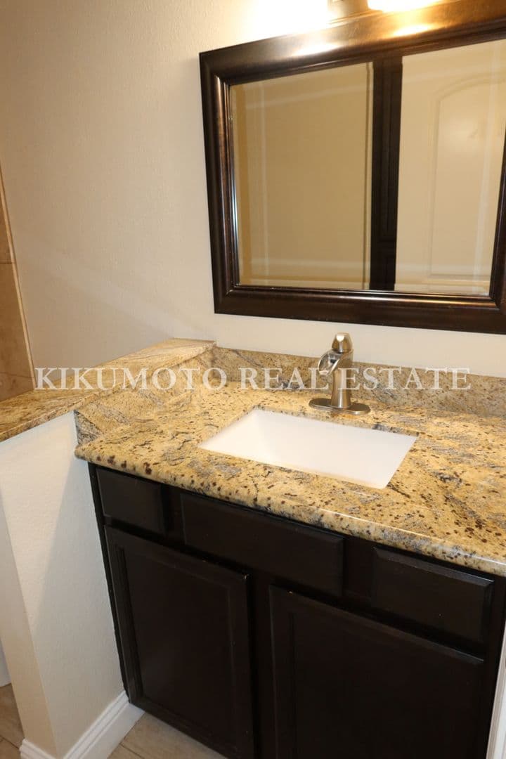 Sacramento House: 6060 Gloria Drive #9