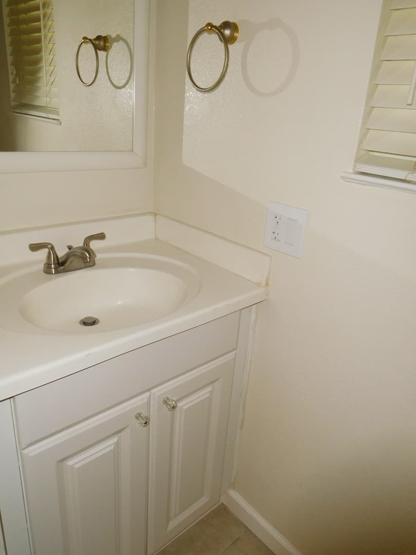 Sacramento House: 215 Roundtree Court