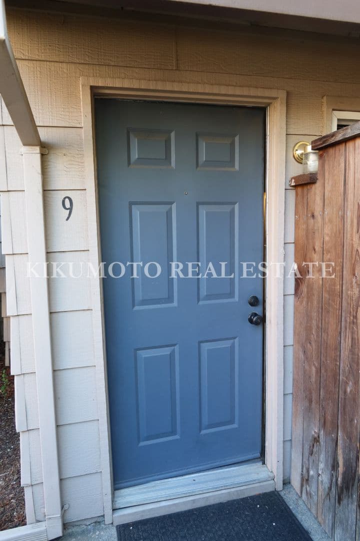 Sacramento House: 6060 Gloria Drive #9
