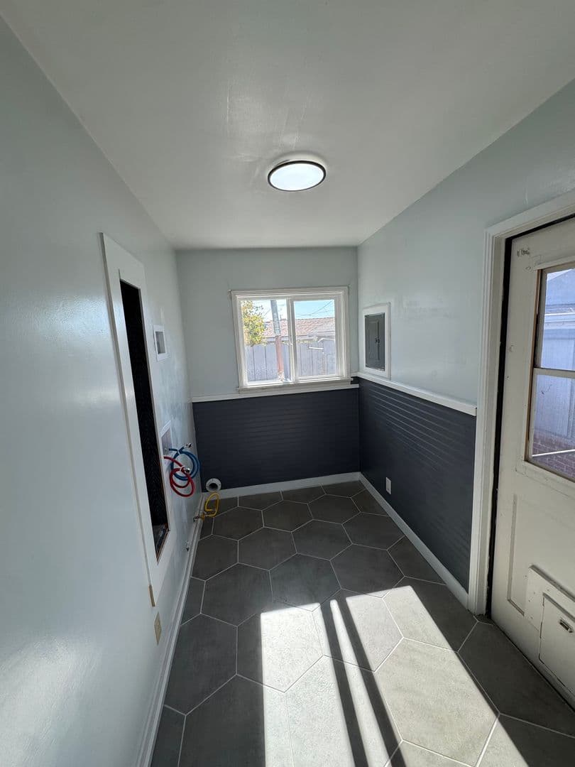 Orcutt House: 205 N 1st St