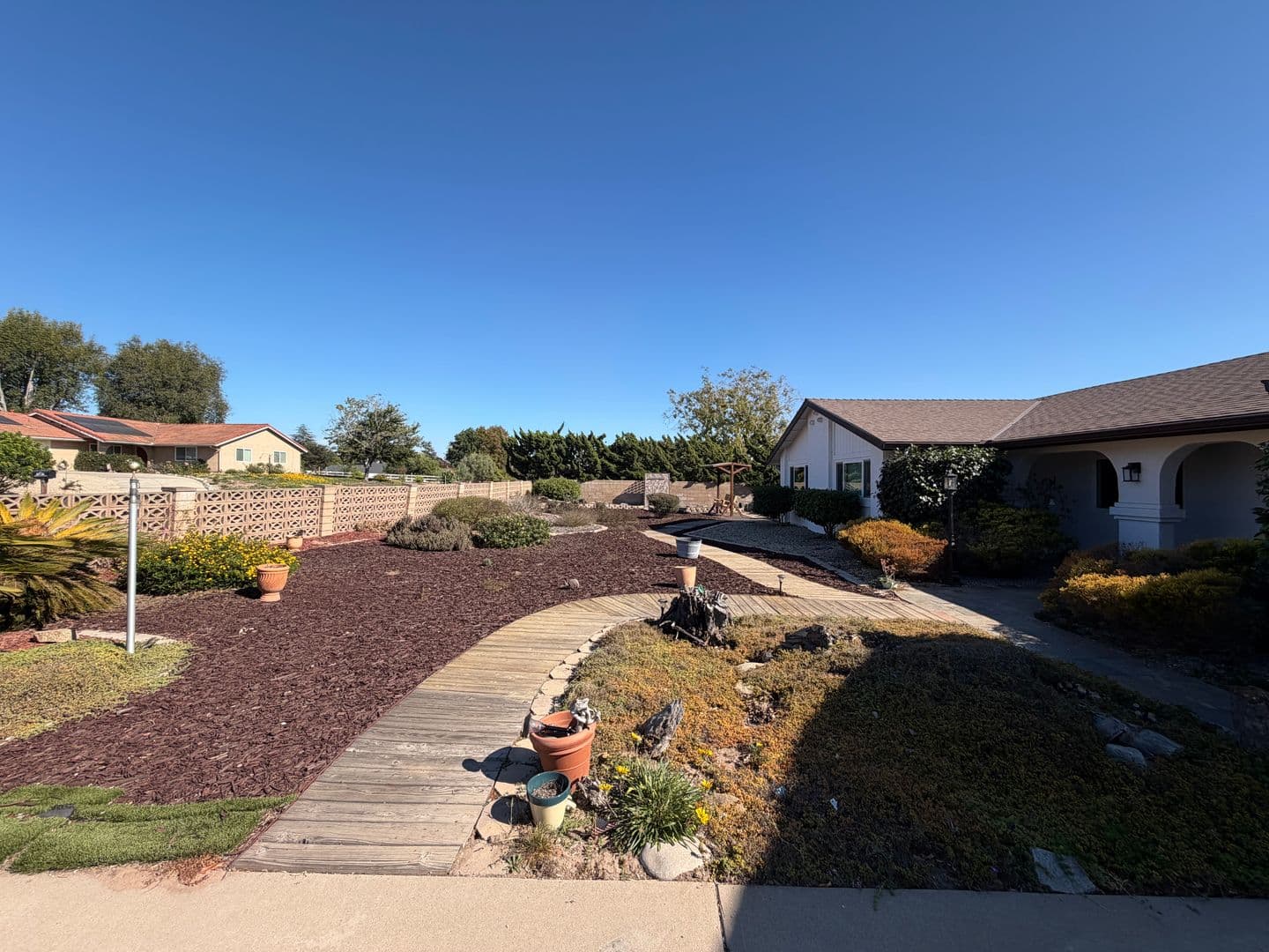 Nipomo House: 204 Ruby Ln,