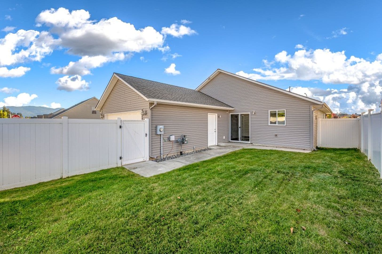 Post Falls House: 8606 N. Spokane Street