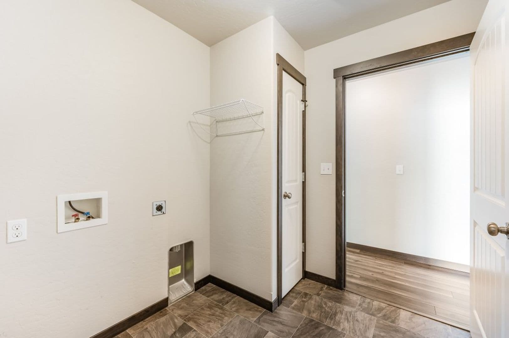 Post Falls House: 8606 N. Spokane Street