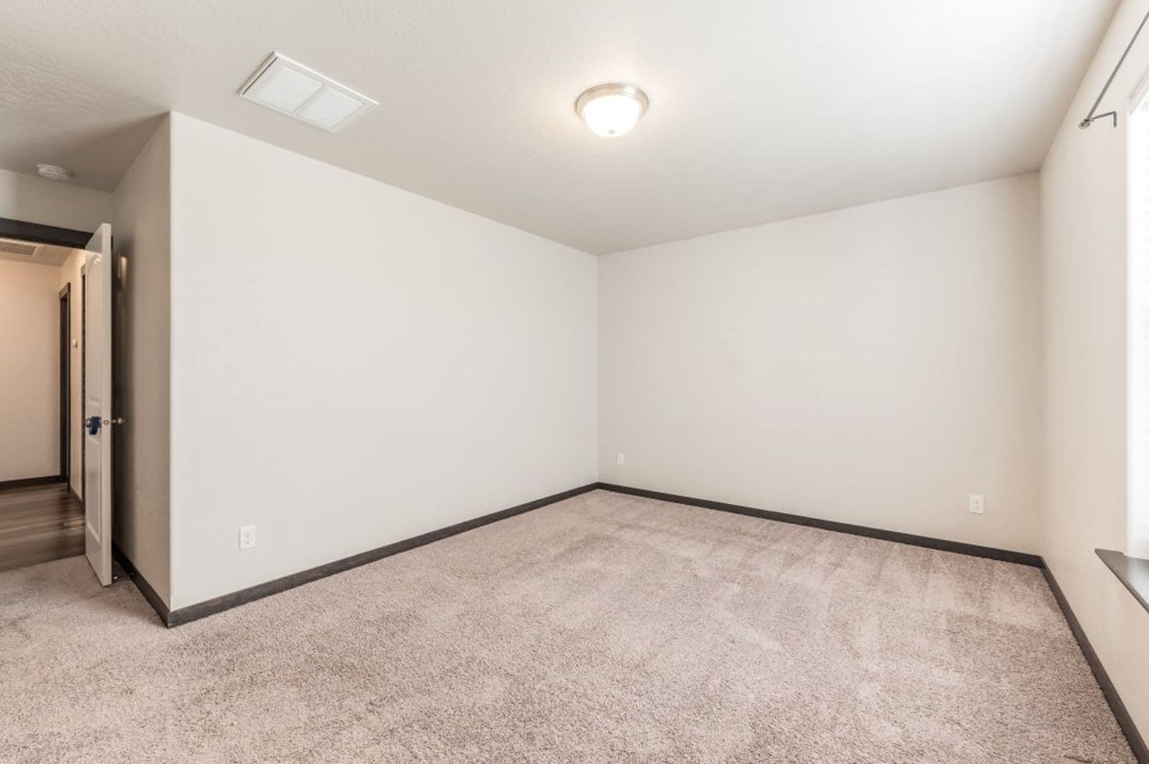Post Falls House: 8606 N. Spokane Street