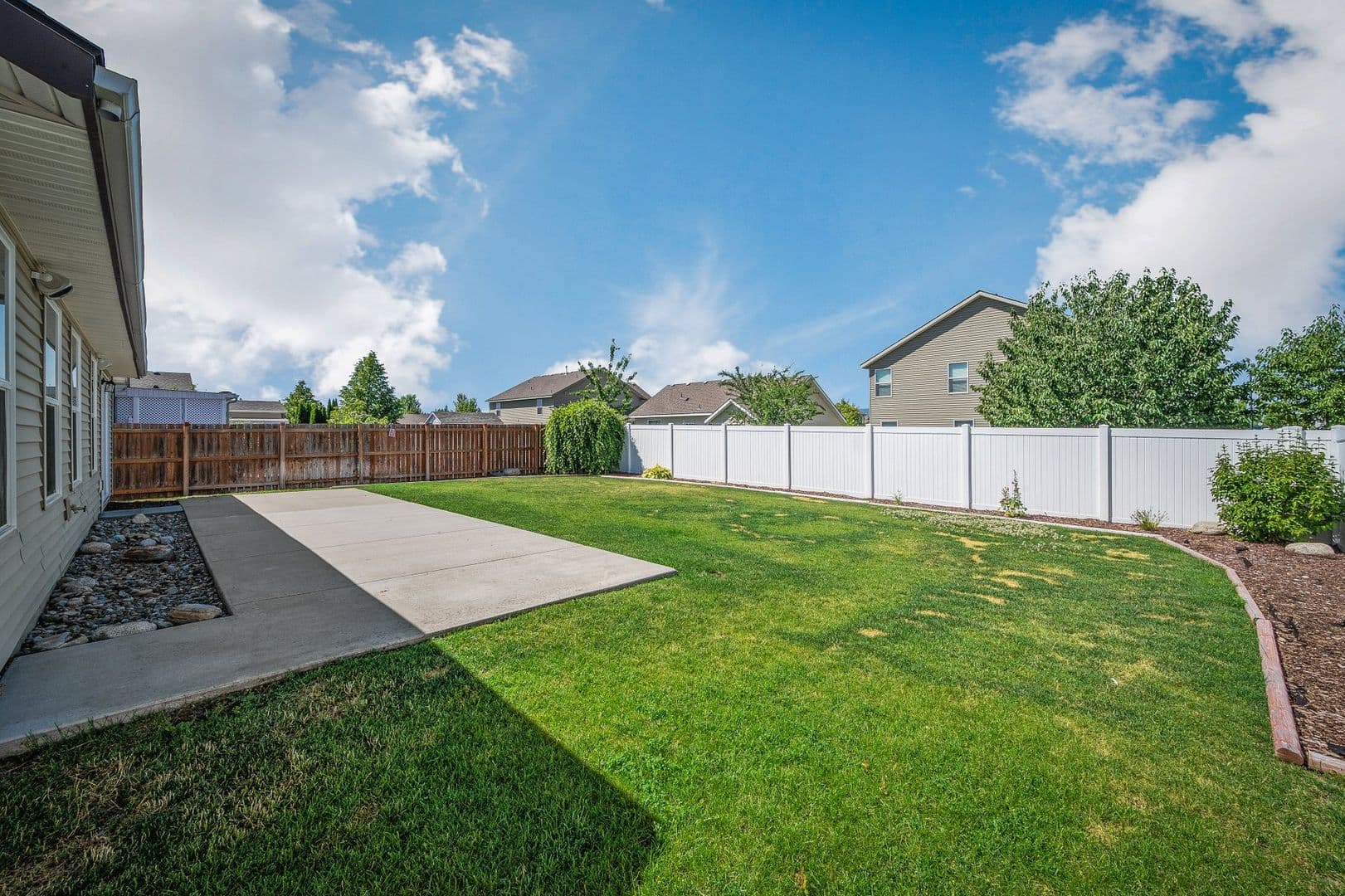 Coeur d'Alene House: 6933 N. Fast Hawk Lane