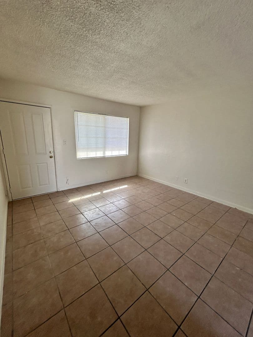 Hanford Apartment: 1012 Rodgers Rd