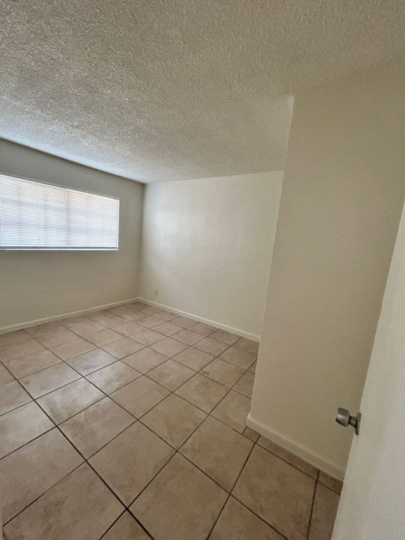 Hanford Apartment: 1012 Rodgers Rd