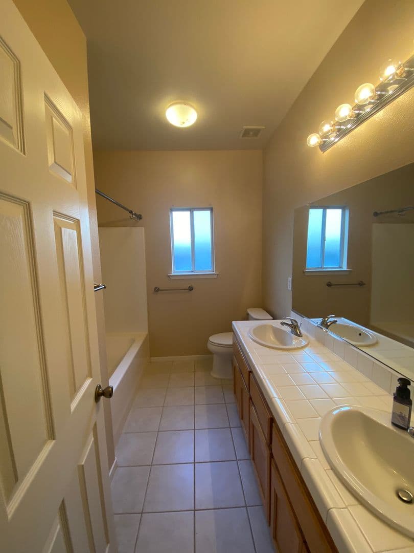 Lemoore House: 1421 Bay Street