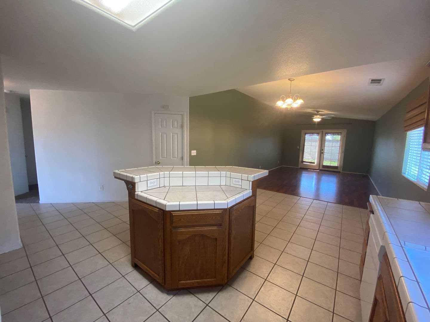 Hanford House: 1201 Hoover Way