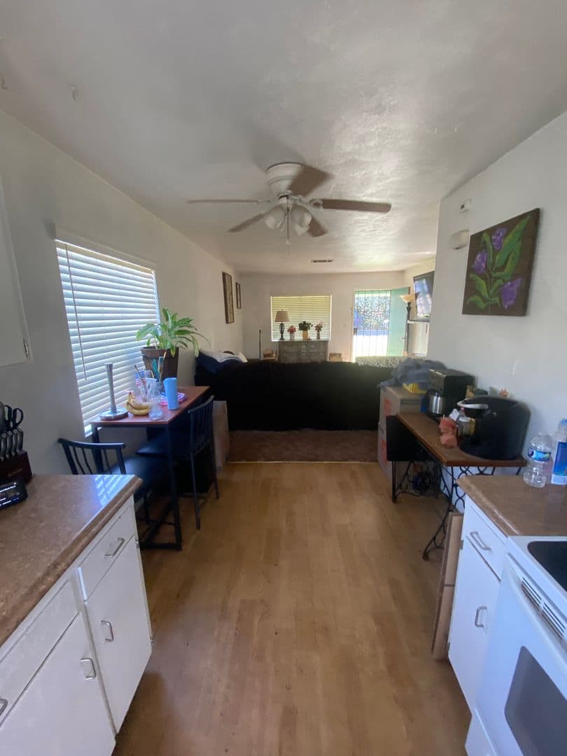 Hanford Apartment: 2024 Carter Way