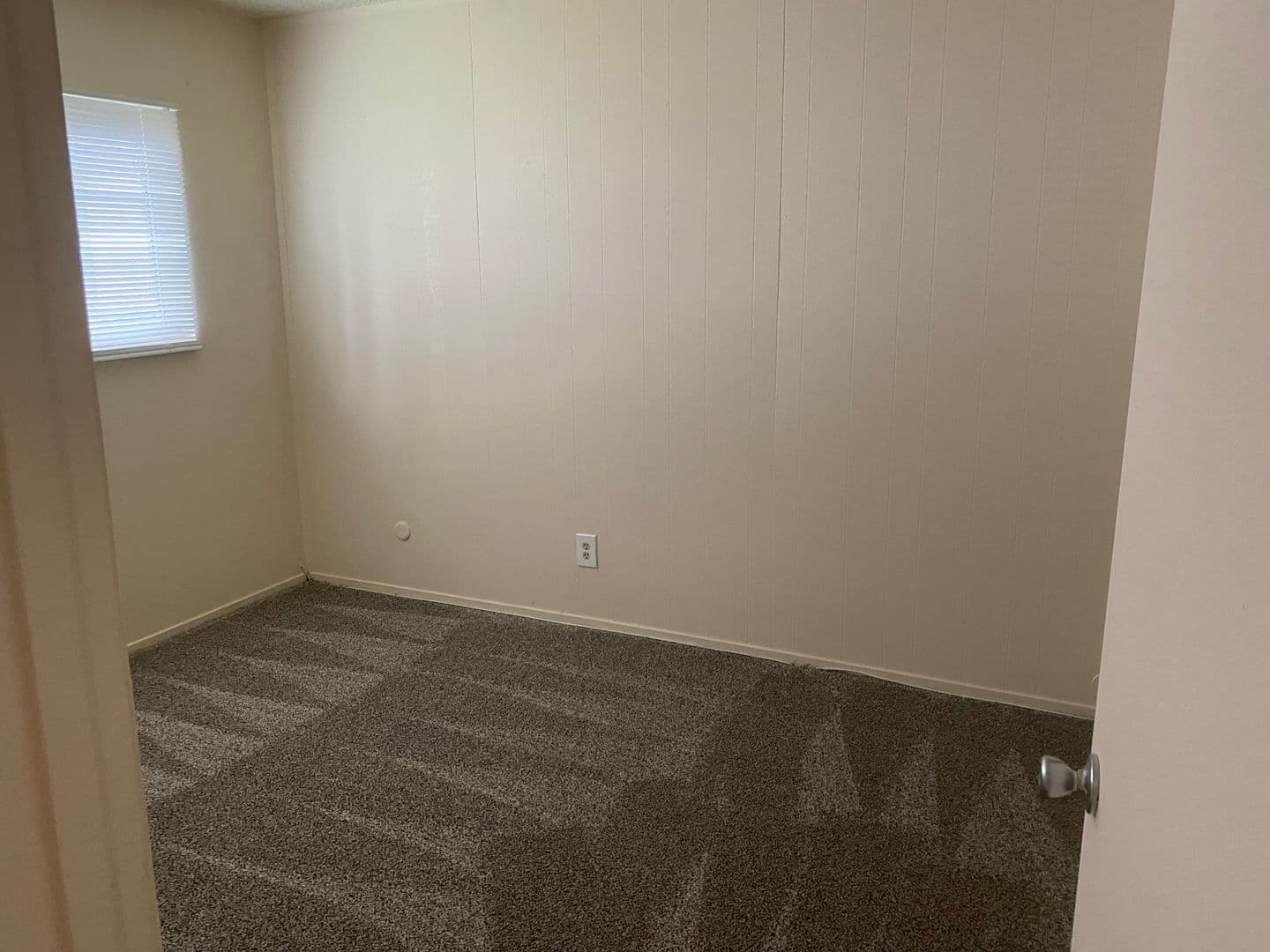 Hanford Apartment: 412 Ford St