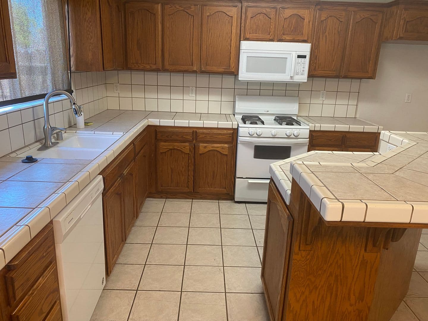 Hanford House: 1201 Hoover Way