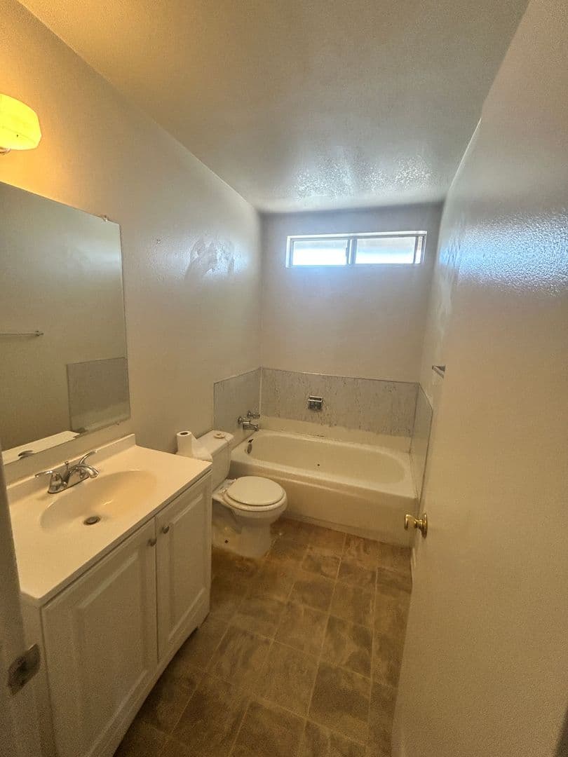 Lemoore Apartment: 1486 #A N. Lemoore