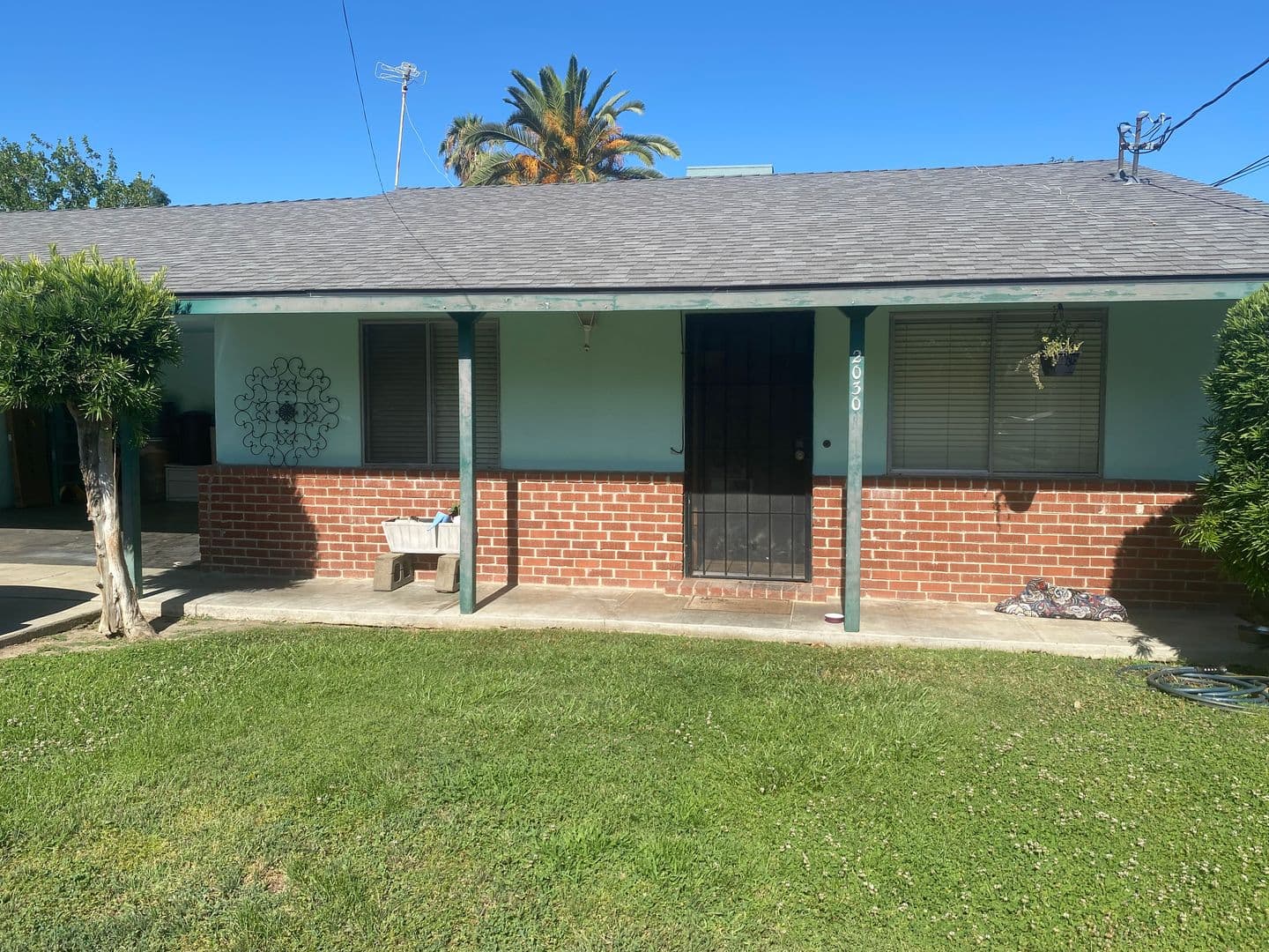 Hanford Apartment: 2024 Carter Way