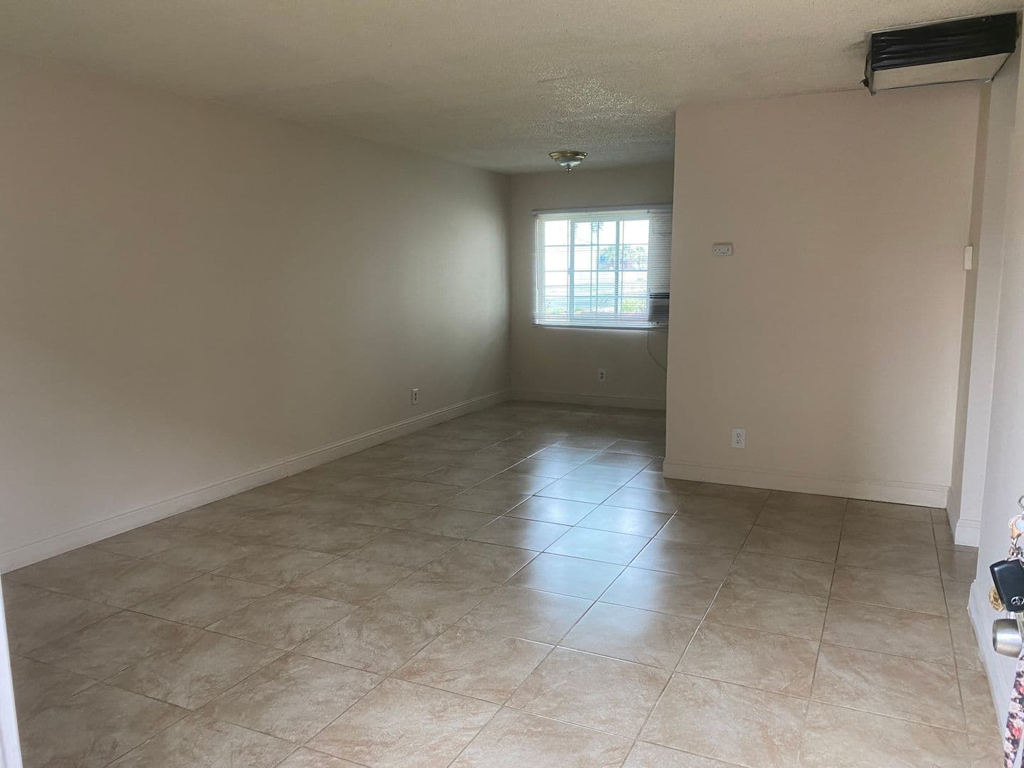 Hanford Apartment: 412 Ford St