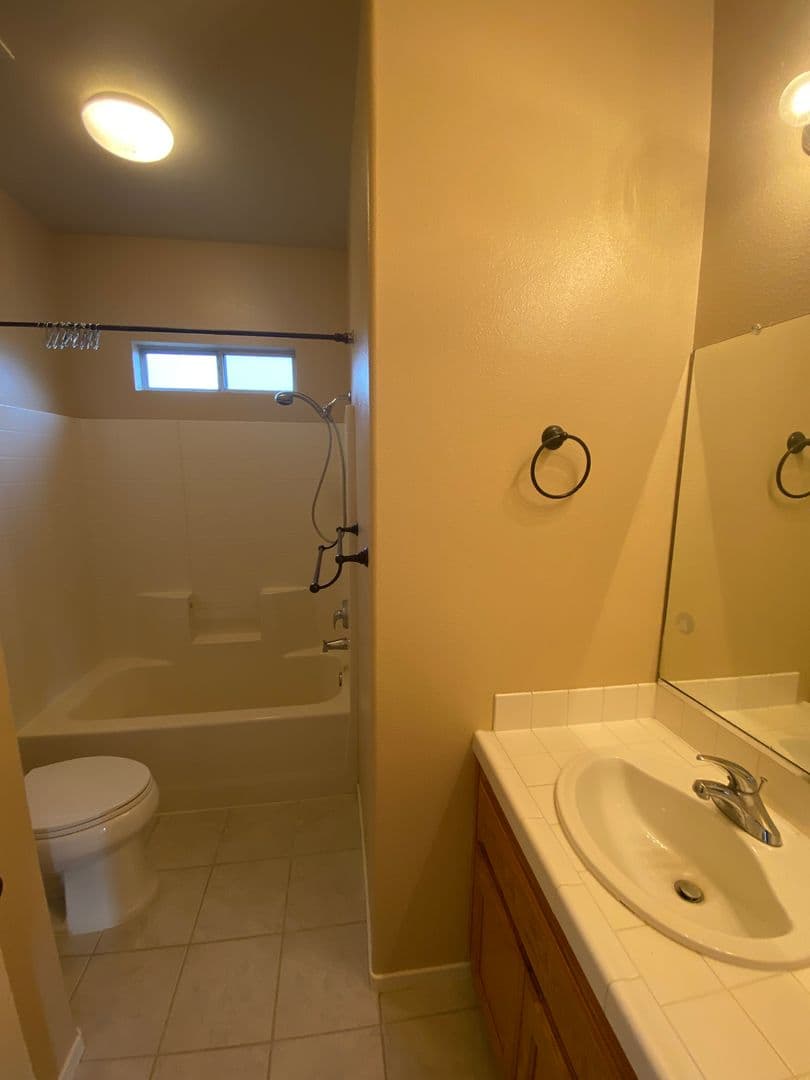 Lemoore House: 1421 Bay Street