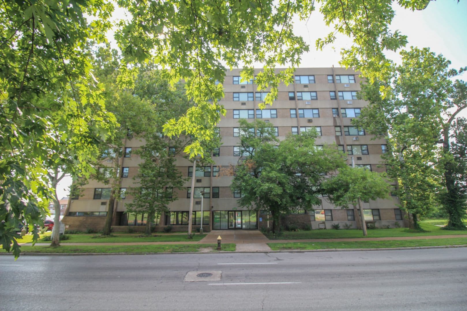 St. Louis Apartment: 1610 N. Kingshighway Blvd