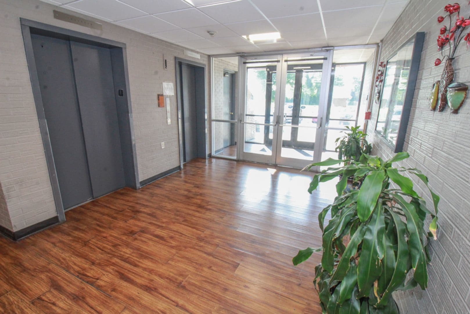 St. Louis Apartment: 1610 N. Kingshighway Blvd