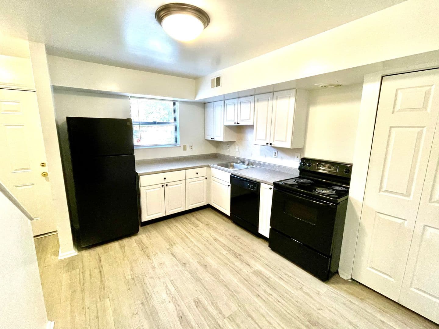 St. Louis Apartment: 4378 Cottage Ave.