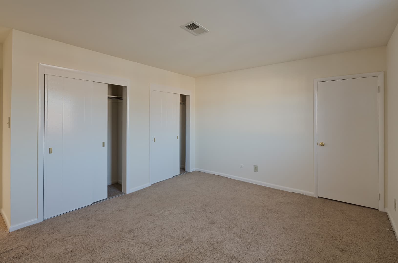 Maple Shade Apartment: 20 Church Road