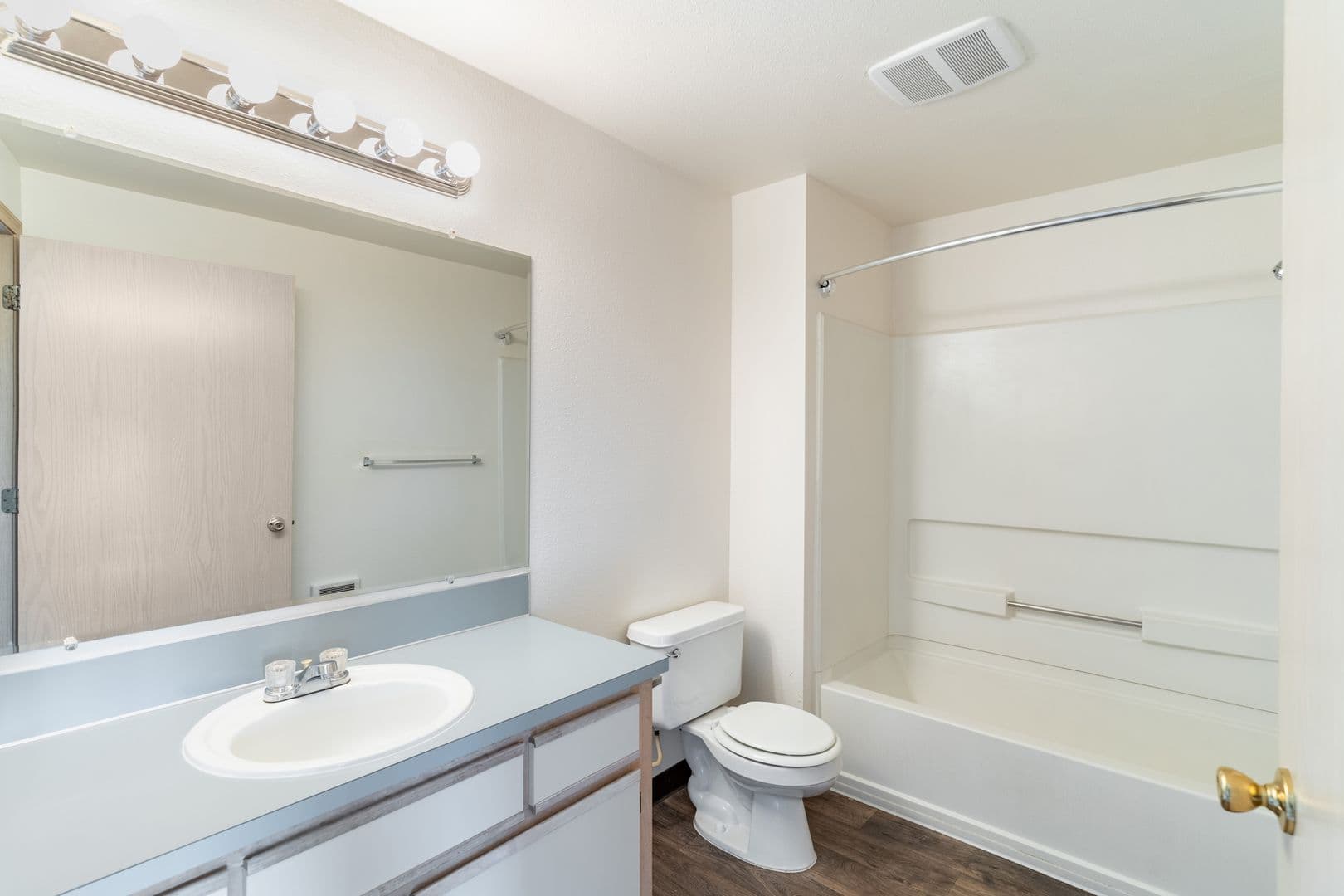 Albany Apartment: 1915 21st Avenue SE
