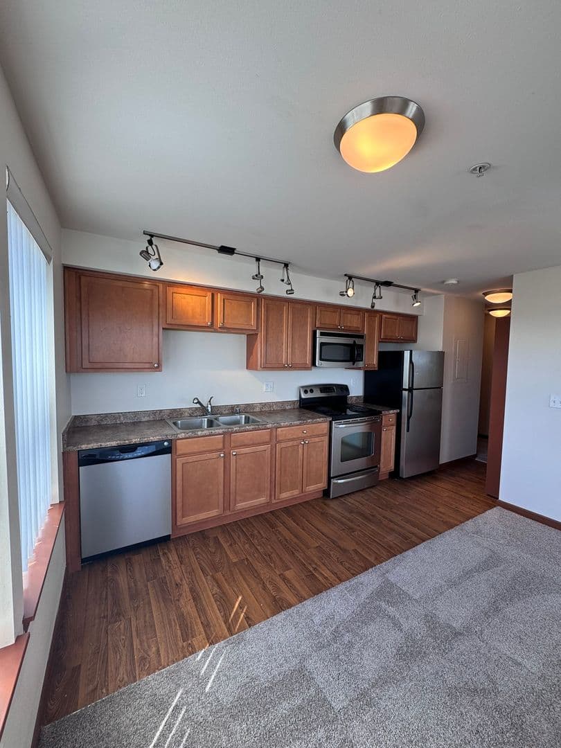 SeaTac Apartment: 21428 International Boulevard