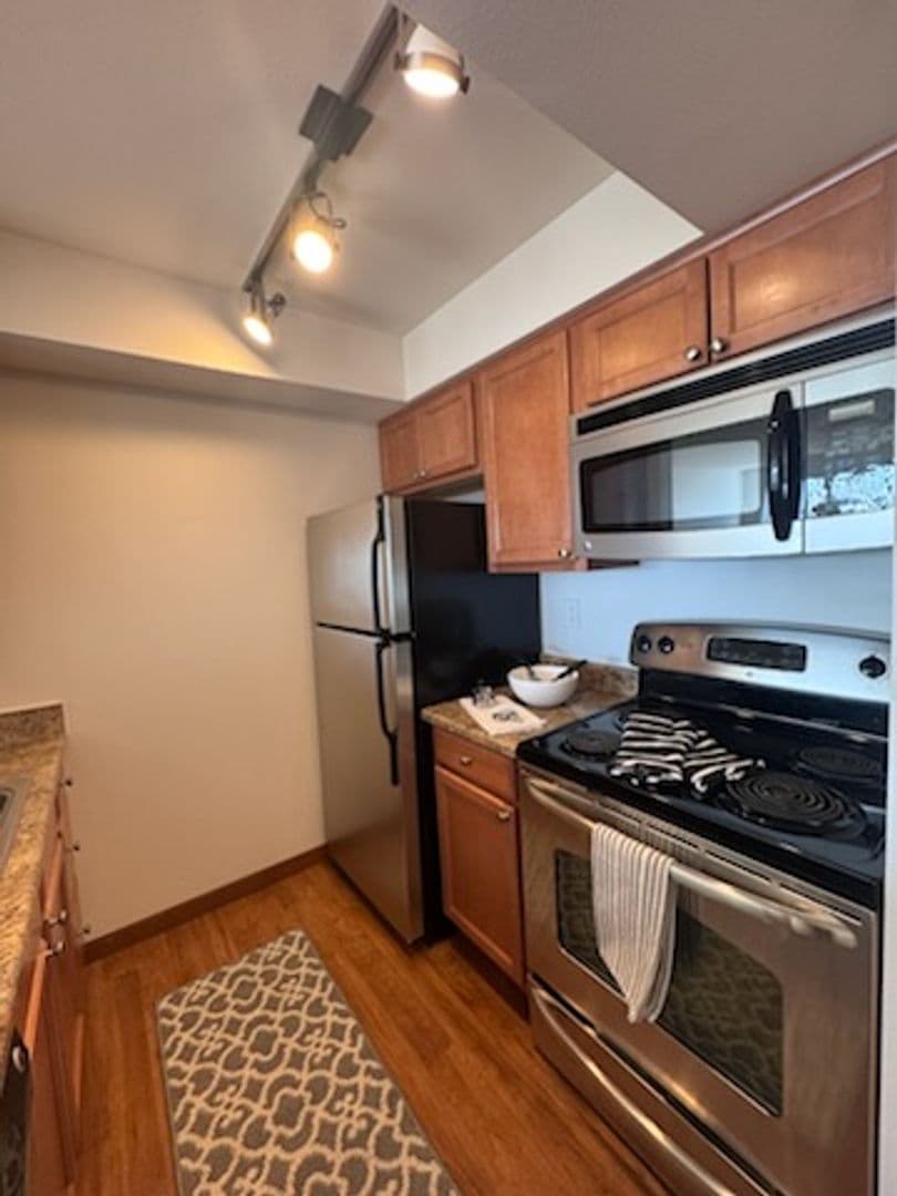 SeaTac Apartment: 21428 International Boulevard