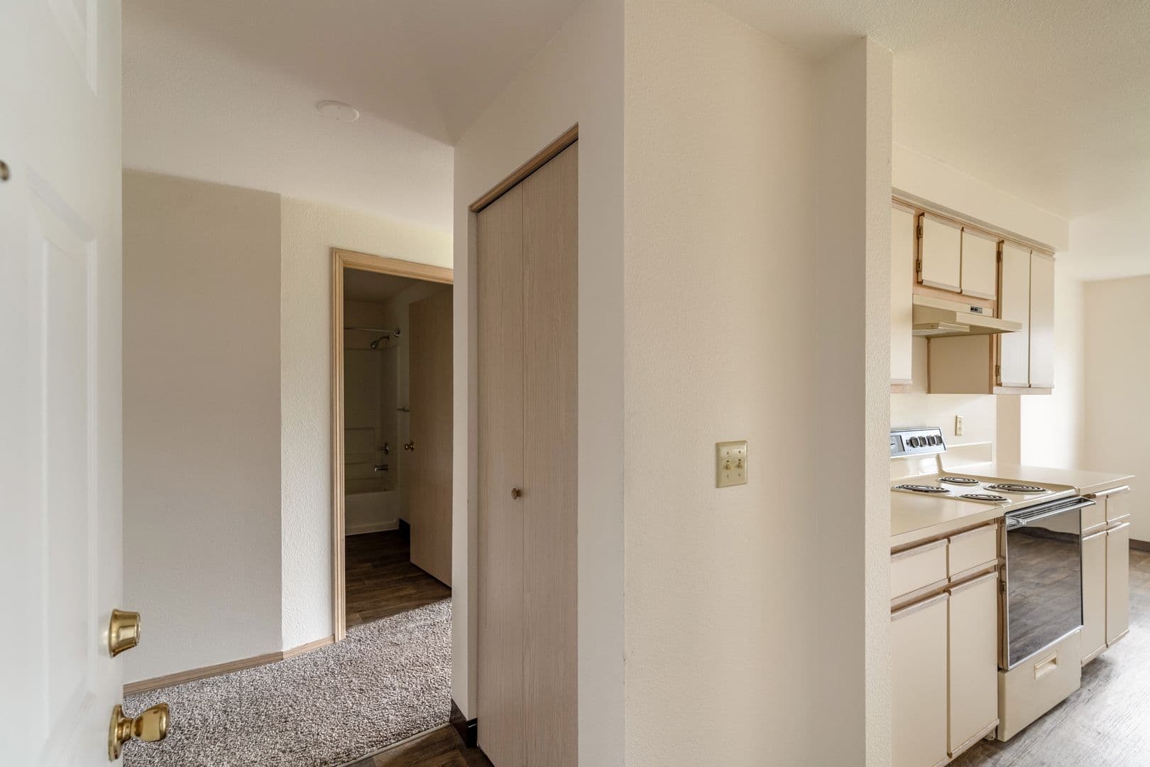 Albany Apartment: 1915 21st Avenue SE